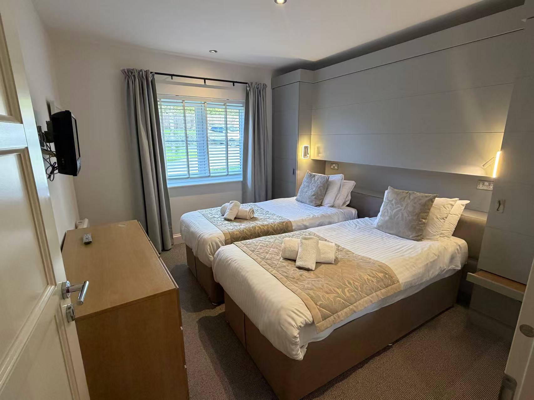 Two-Bedroom Lodge Terrace 8