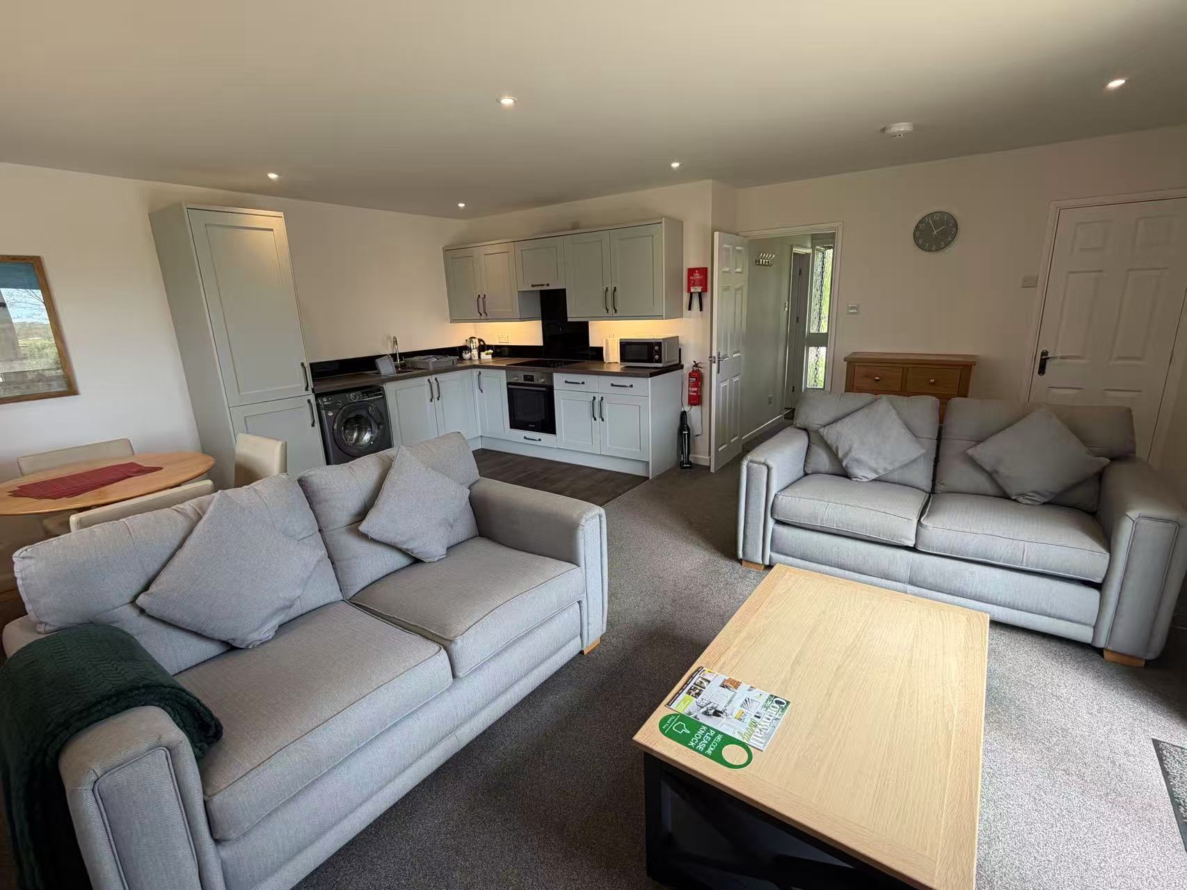 One Bedroom Lodge with Patio 4