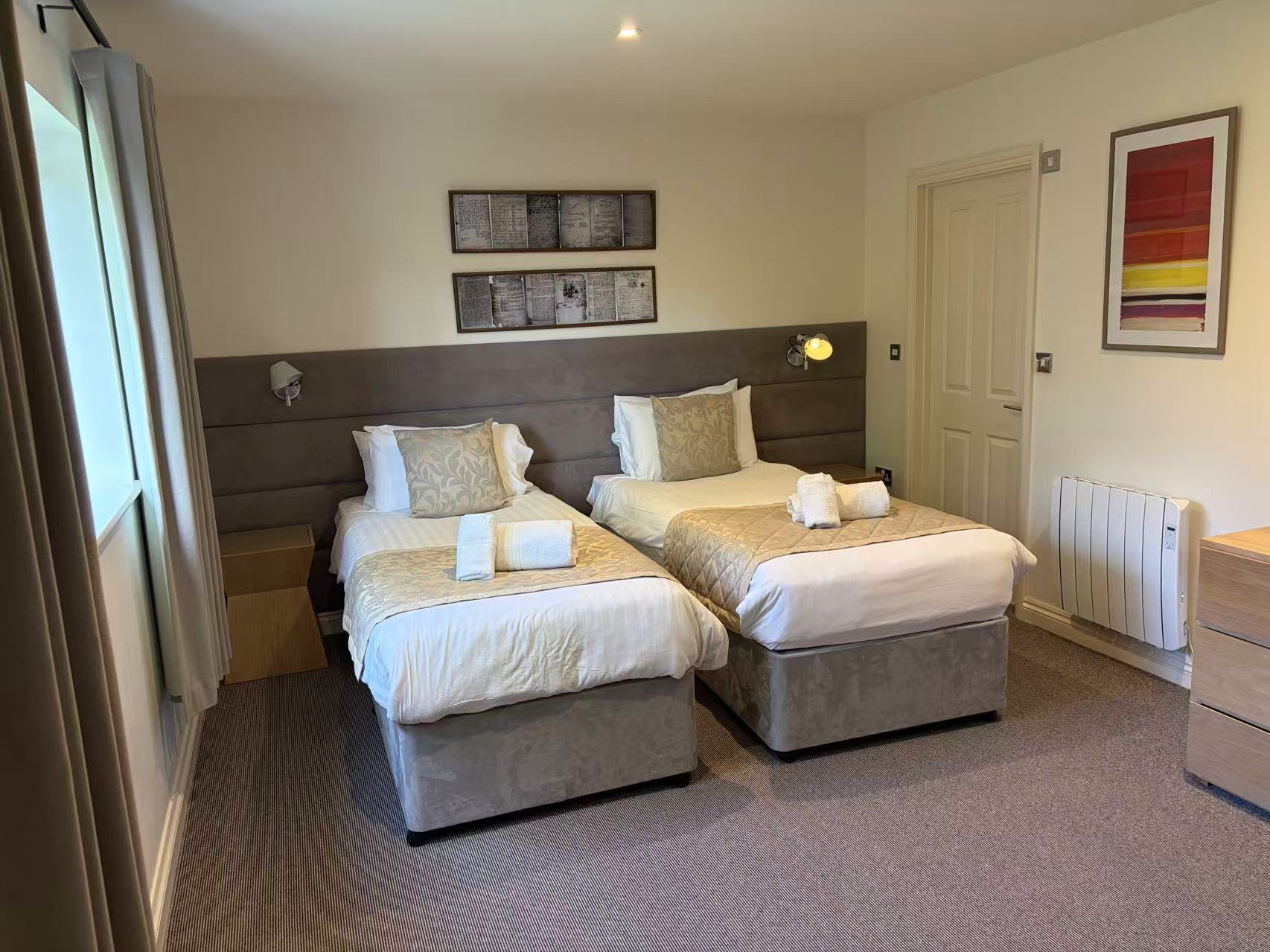 Two Bedroom Lodge with Sea View 3