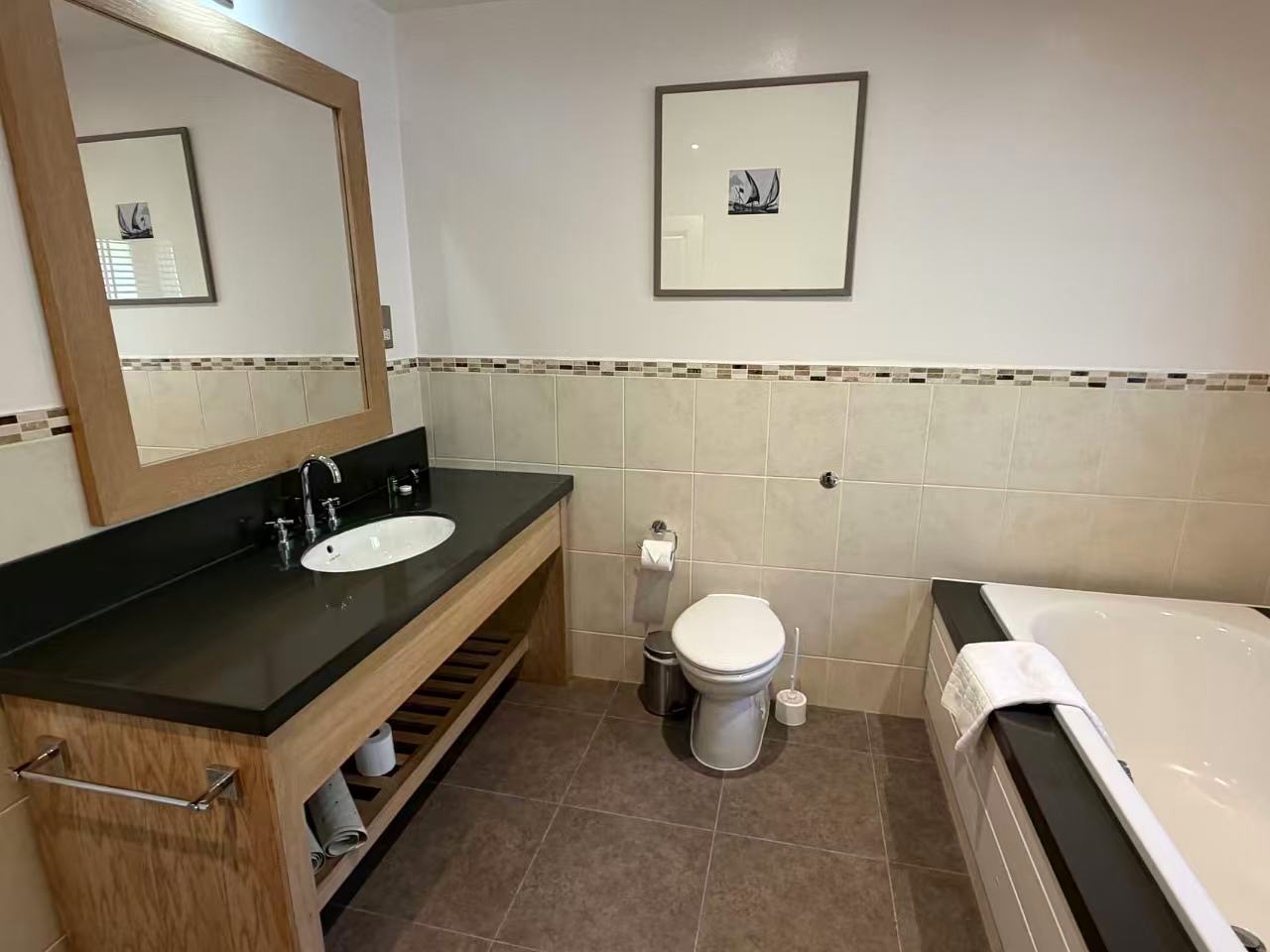 Two Bedroom Lodge with Sea View 11