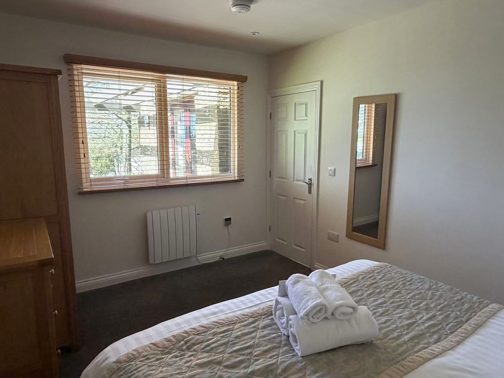Two bedroom Lodge with Patio 8
