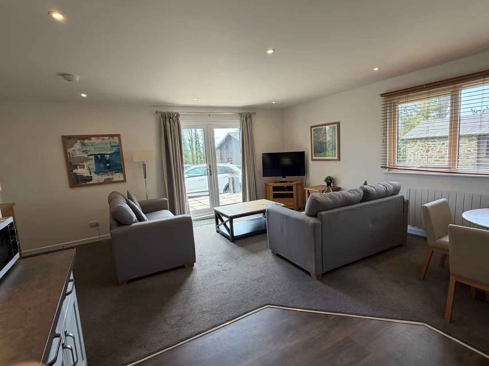One Bedroom Lodge with Patio 2