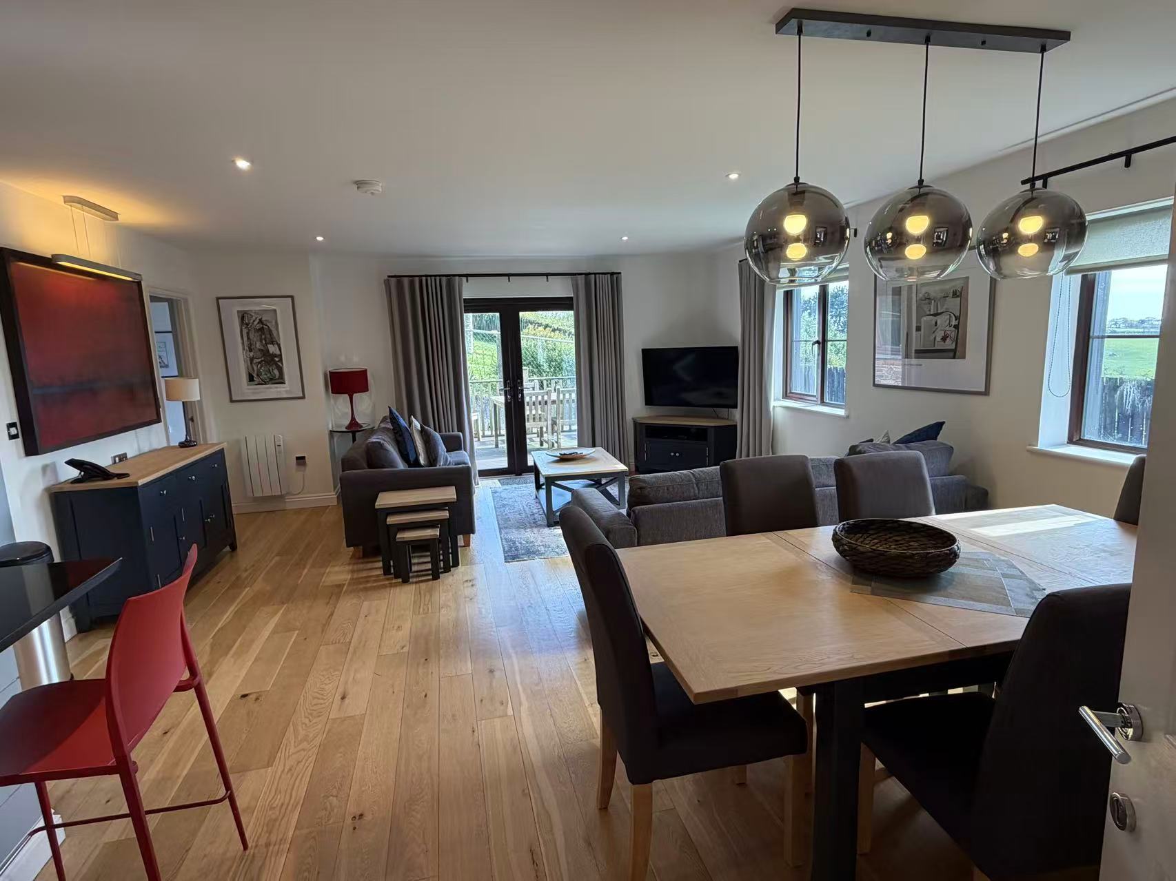 Two Bedroom Lodge with Sea View 6