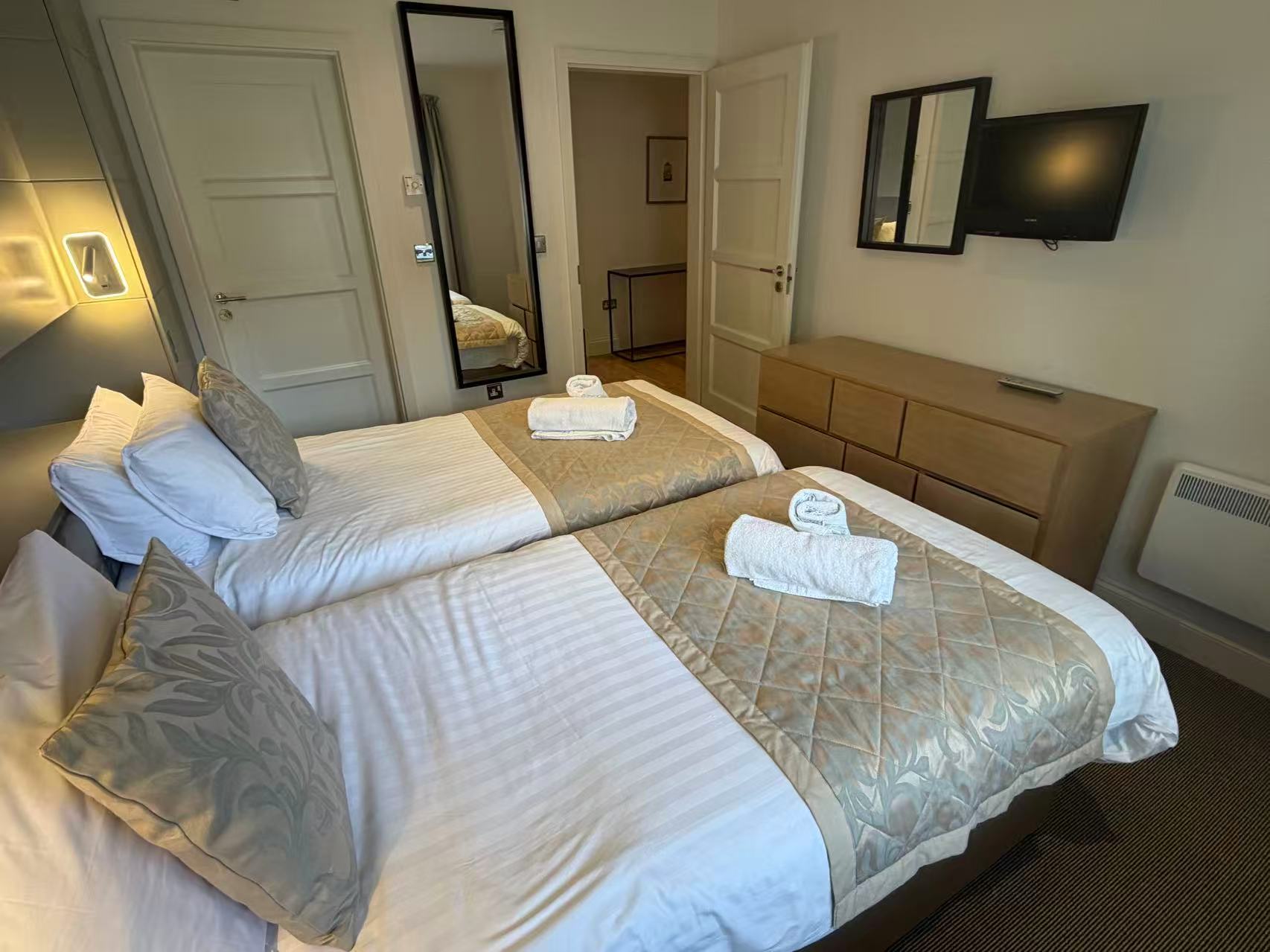 Two-Bedroom Lodge Terrace 7