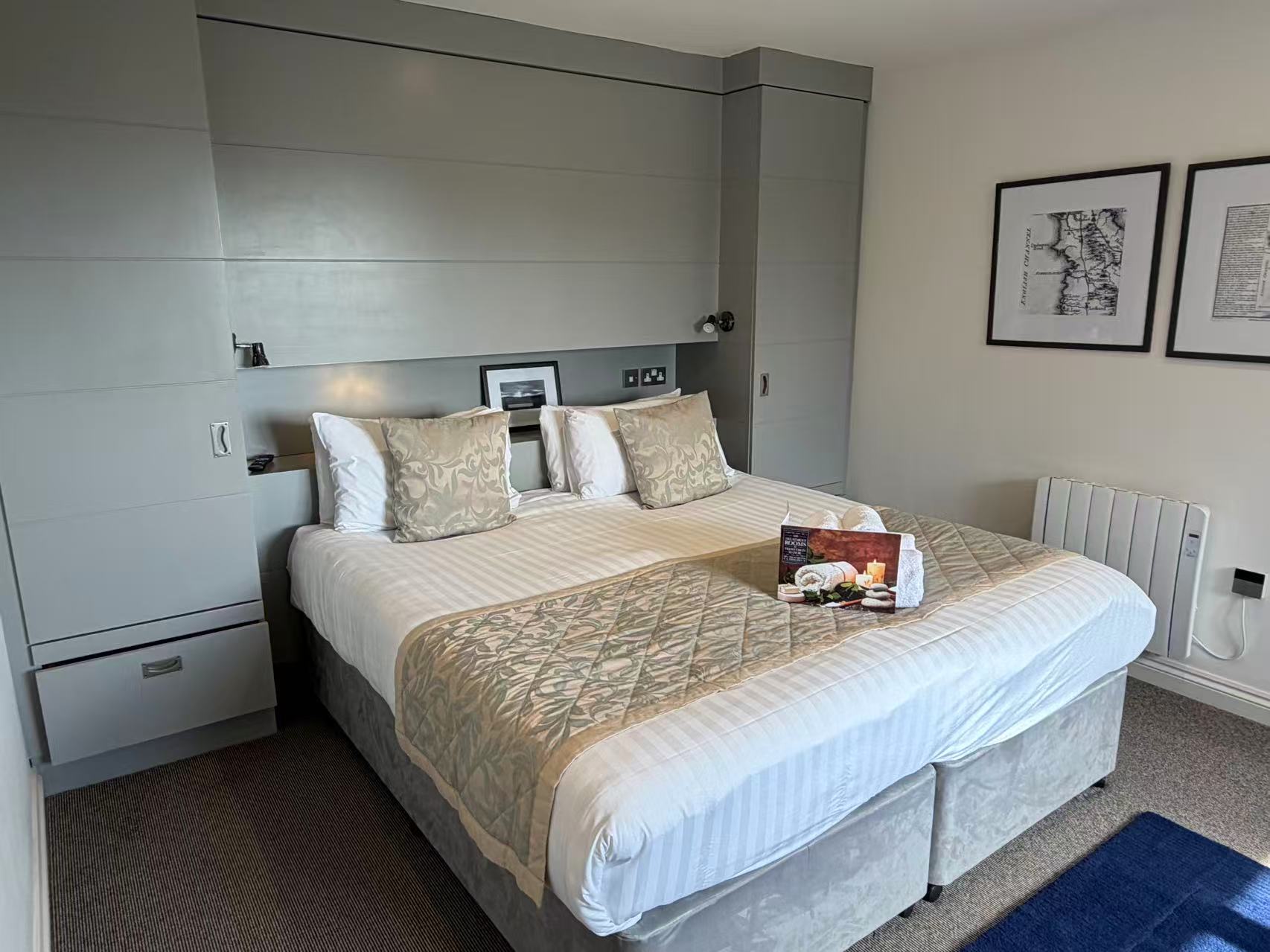 Two Bedroom Lodge with Sea View 12