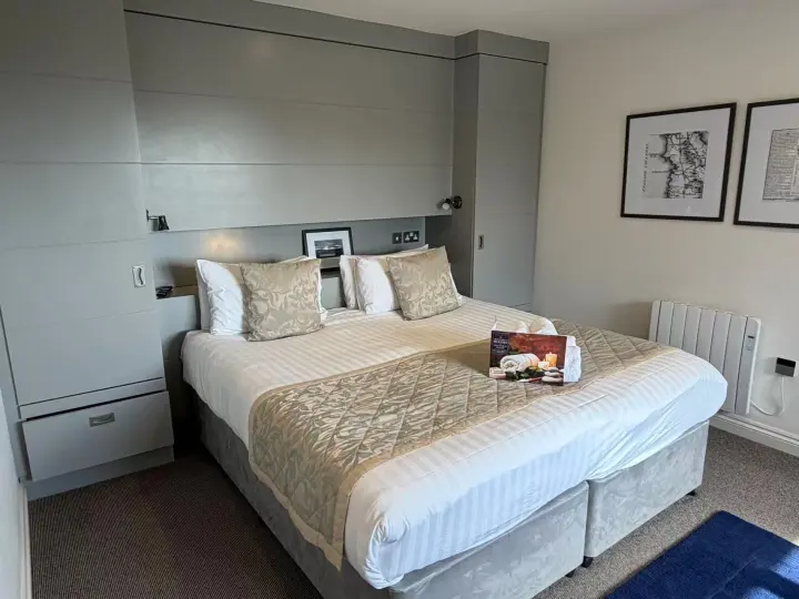 Two Bedroom Lodge with Sea View 12