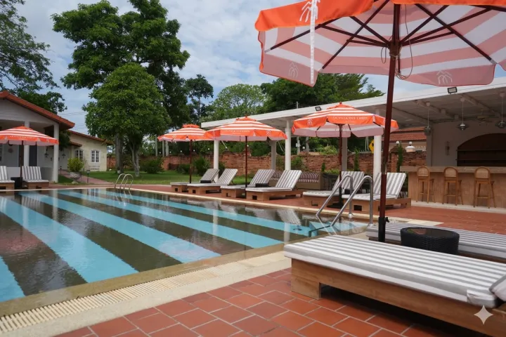 Twin Room with Pool View 15