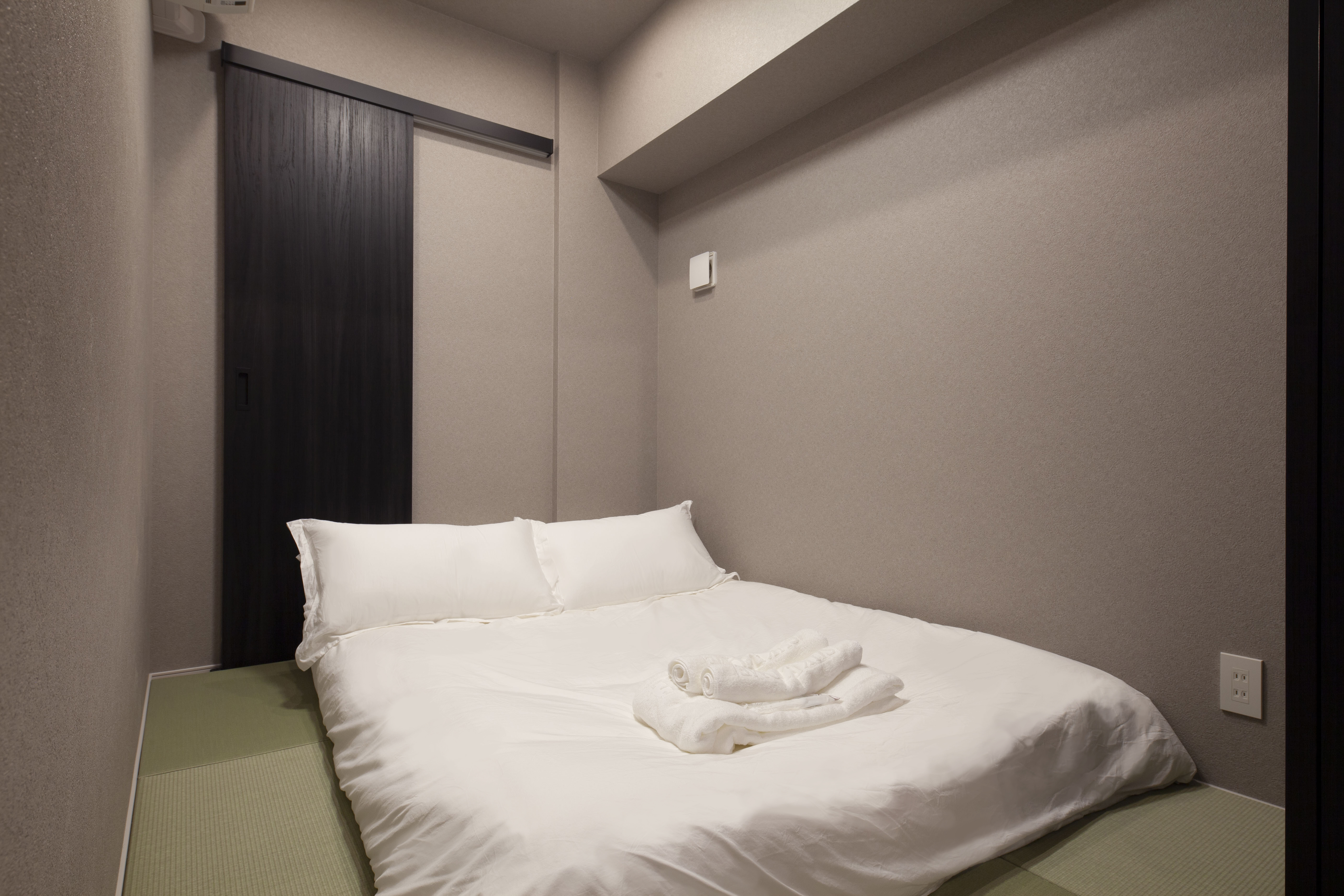 Spacious Japanese-Modern Three-Bedroom Suite (TypeE) 3