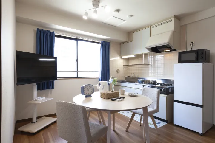 (601) Spacious Double Room for 2–4 Guests 3