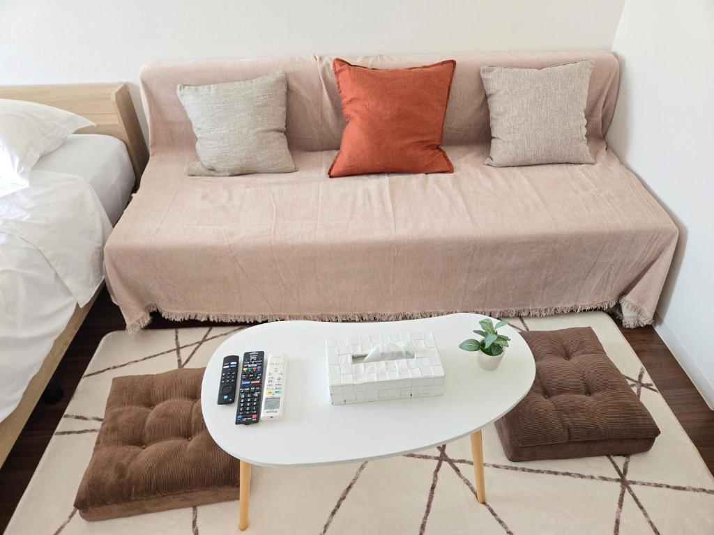 Compact Twin Room with Sofa Bed (601) 5
