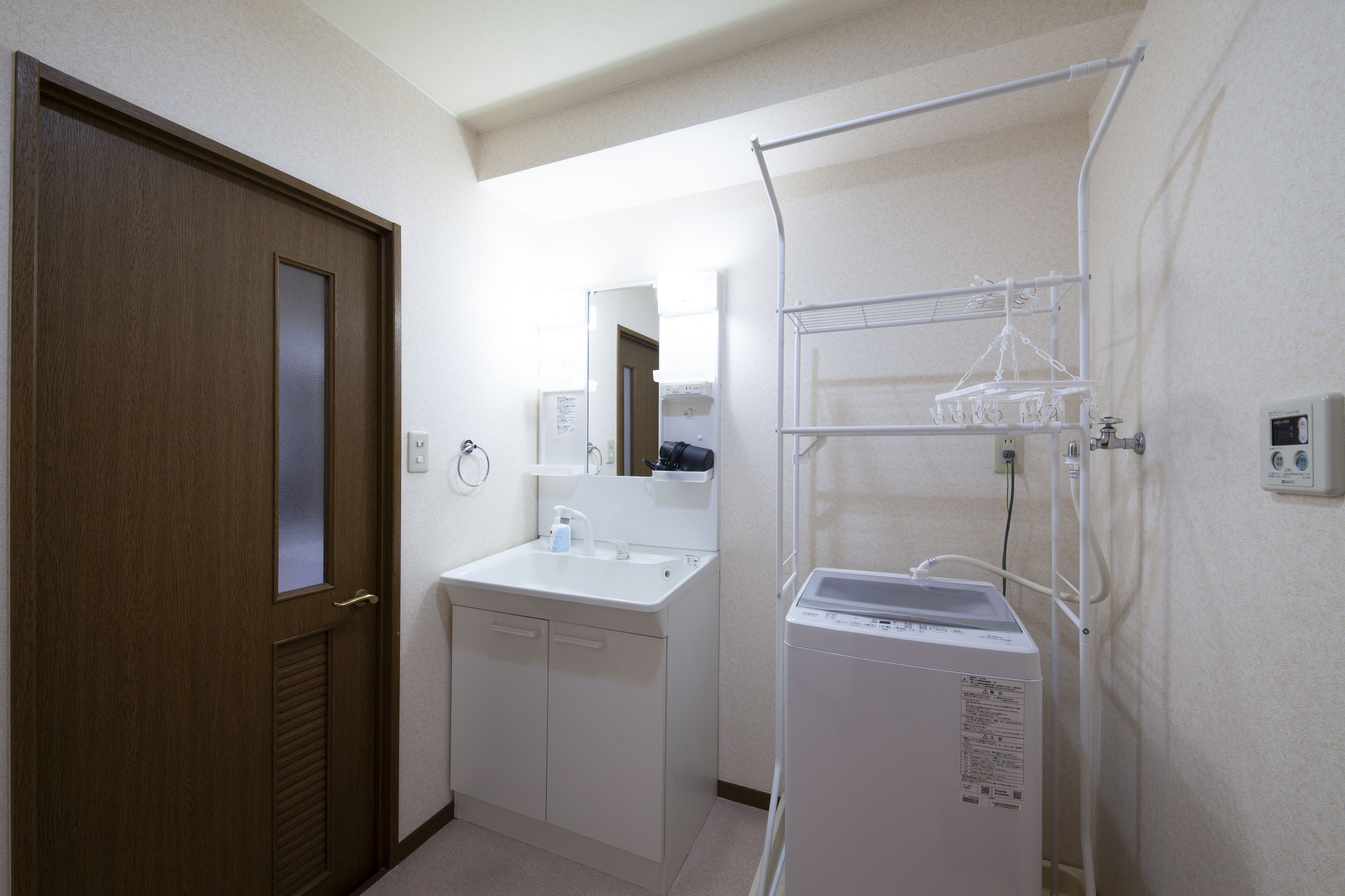 (601) Spacious Double Room for 2–4 Guests 14