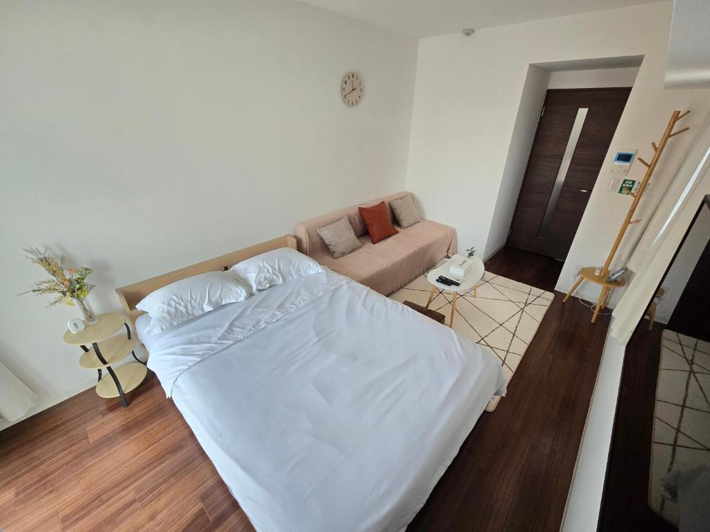 Compact Twin Room with Sofa Bed (601) 1
