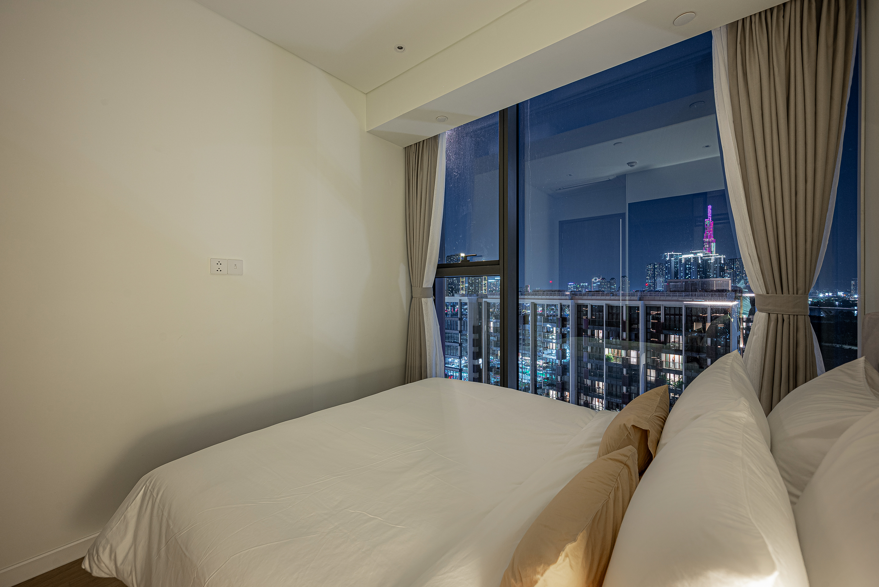 Opera 2 Bedroom Corner 7