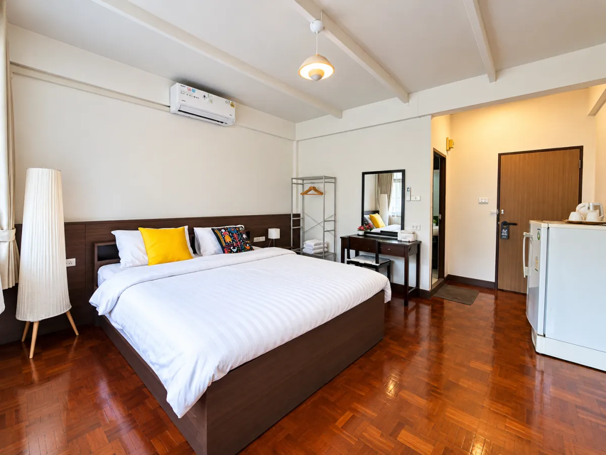 Queen Room with Balcony-1