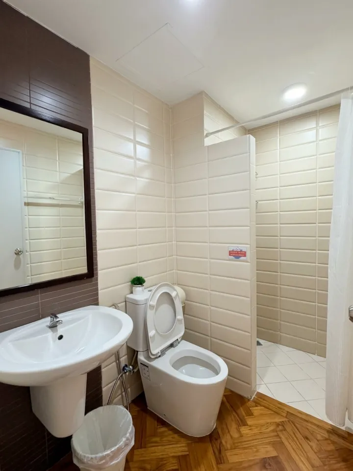 Queen Room with Balcony-7