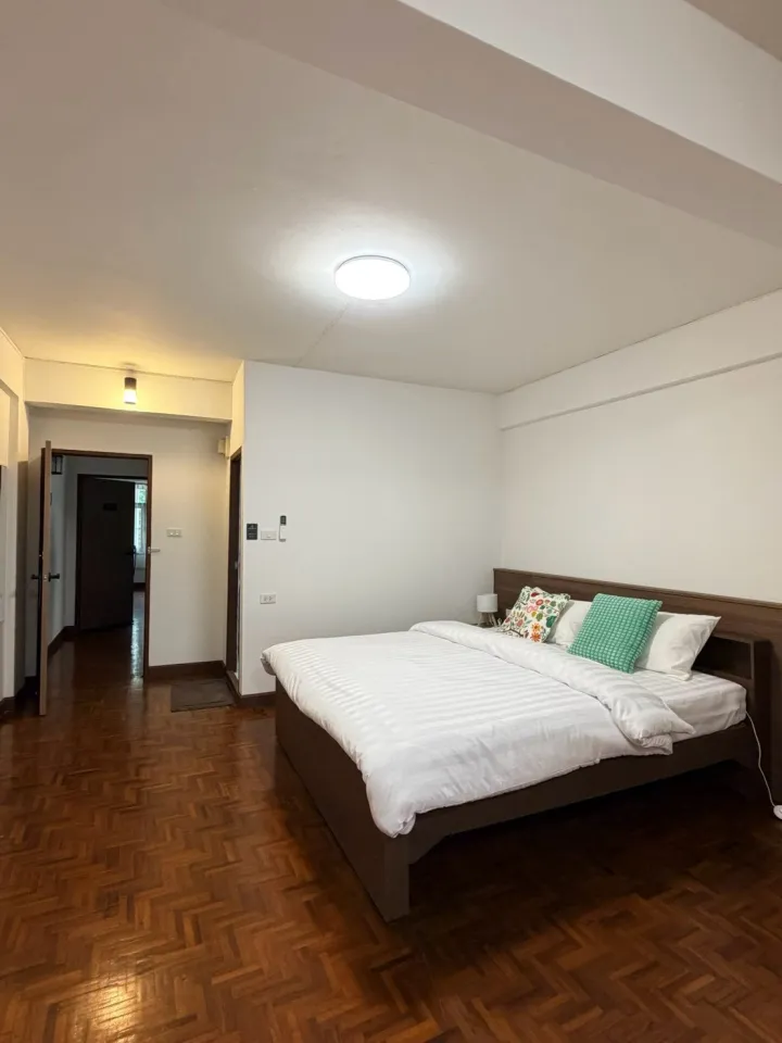 Queen Room with Balcony-5